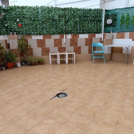 8 Mins Walk To Train Station Low Cost Youth Hostel 塞维利亚 外观 照片