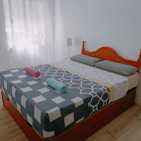 8 Mins Walk To Train Station Low Cost Youth Hostel 塞维利亚 外观 照片