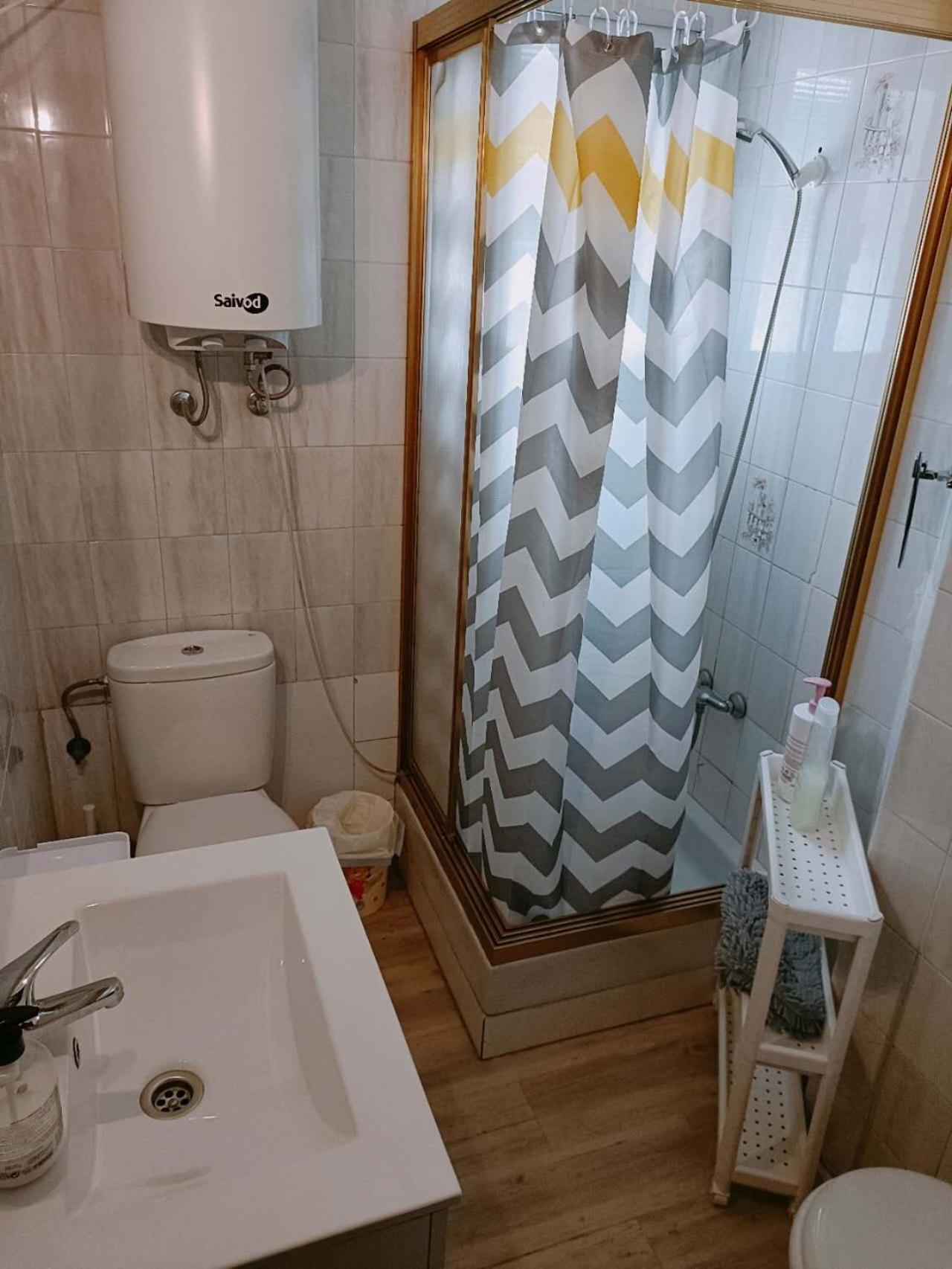 8 Mins Walk To Train Station Low Cost Youth Hostel 塞维利亚 外观 照片