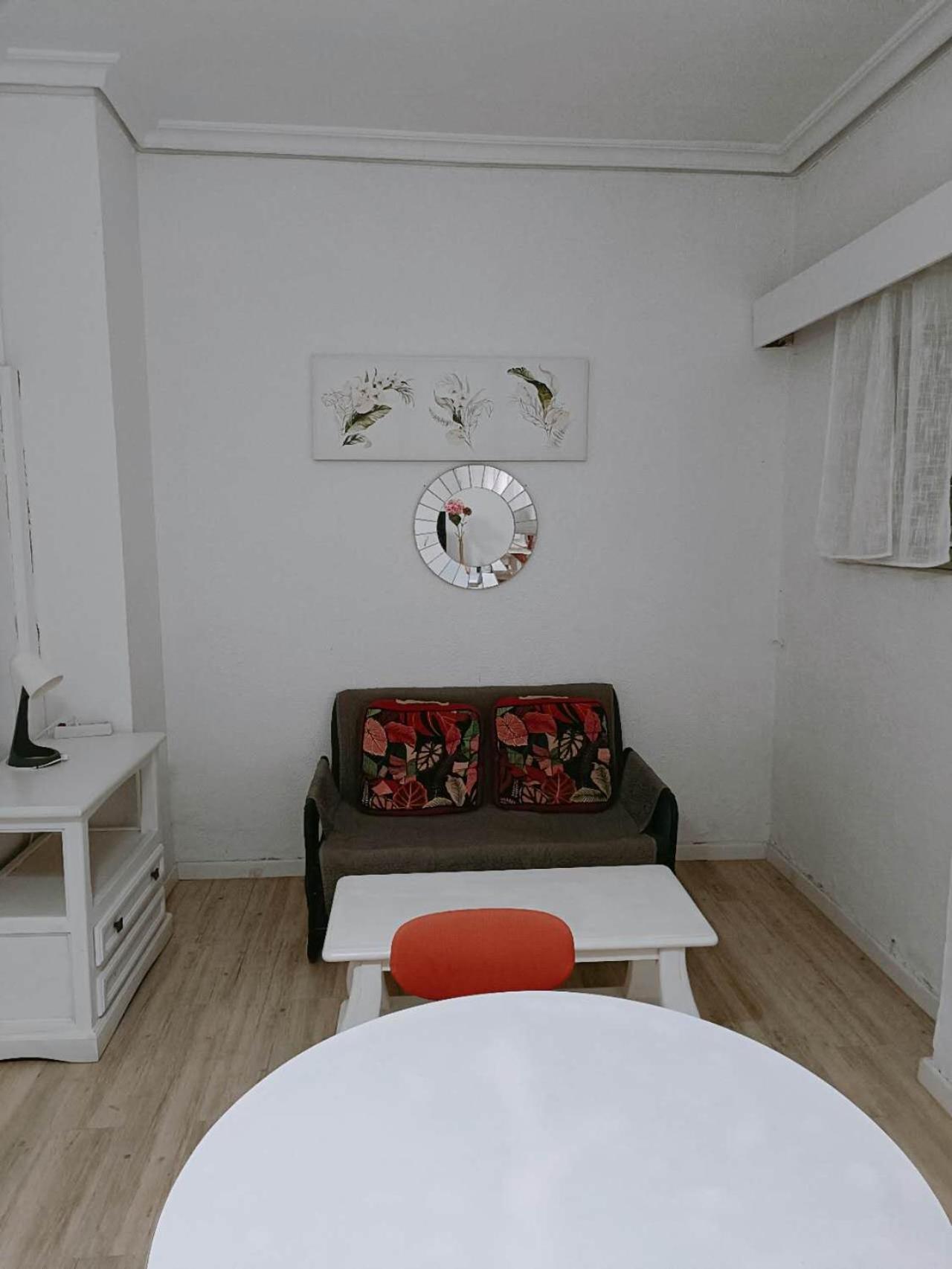 8 Mins Walk To Train Station Low Cost Youth Hostel 塞维利亚 外观 照片