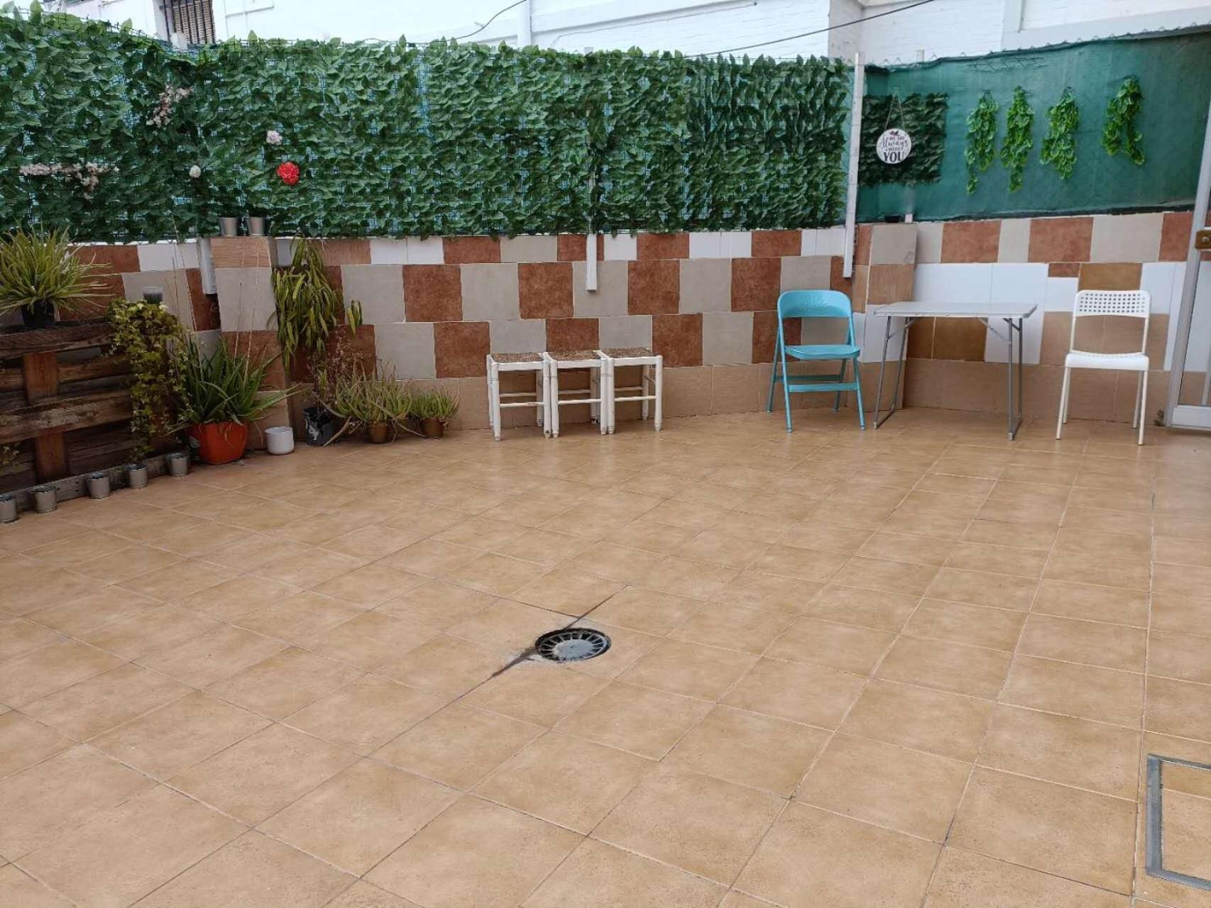 8 Mins Walk To Train Station Low Cost Youth Hostel 塞维利亚 外观 照片